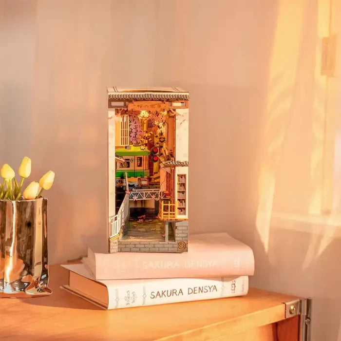 Book Nook Sakura Densya.