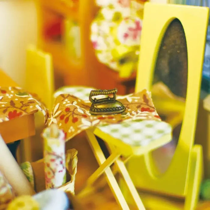 Maison Miniature Lisa’s Tailor Room