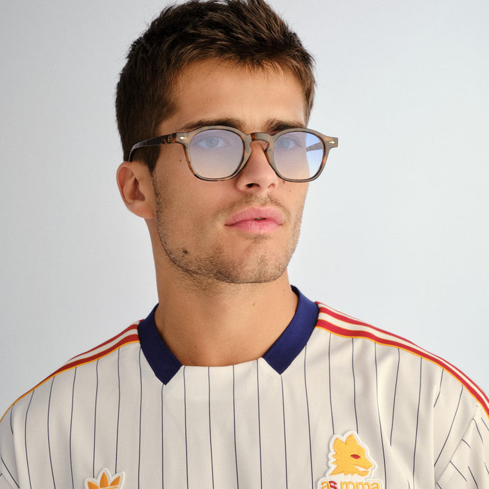 Nyxis Amber Tort Uni-Sex Round Sunglasses | Aire