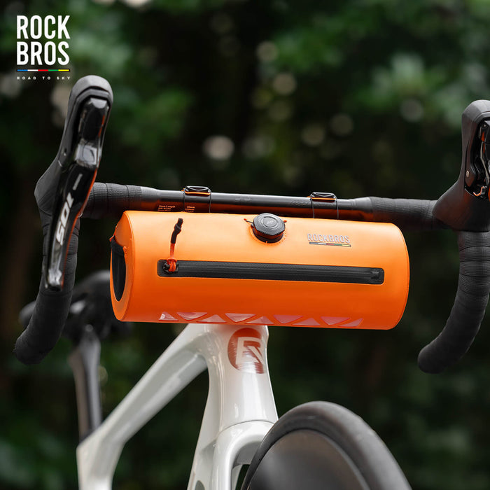 ROCKBROS Road-to-Sky handlebar bag AS-143, 100% waterproof design ideal for cycling in all weather conditions.