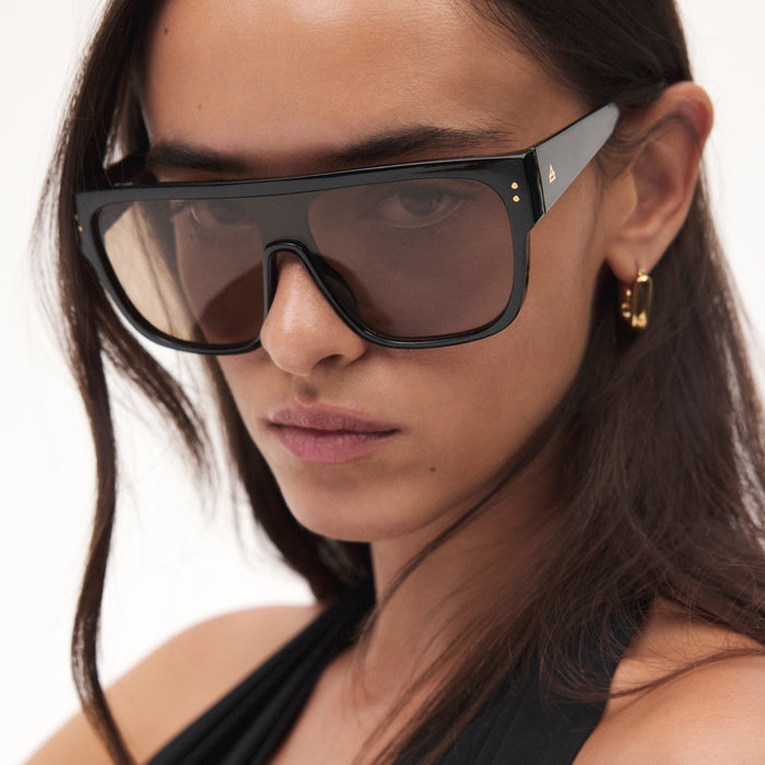 Starwake Black Uni-Sex Square Sunglasses | Aire